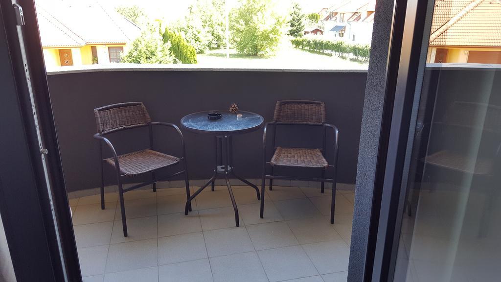 Honfoglalas Apartment บุค ภายนอก รูปภาพ